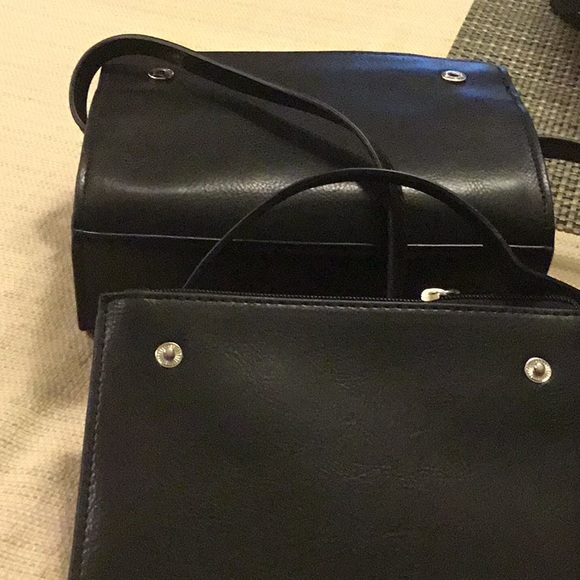 Brand New Reaction Cross Body Purse, Black, Snake pattern on Front - Picture 6 of 6